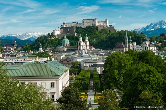 Salzburg Super Saver: Hallstatt & Original Sound of Music Tour - The awkward change in Salzburg