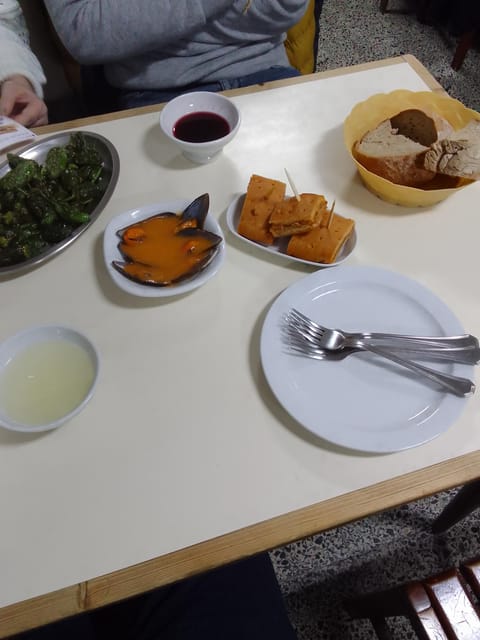 Santiago: Guided Foodie Tour with Drinks, Tapas & Live Music - Should you book the Santiago tapas tour?