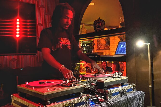 Savannah Live Music Walking Tour - City Market and the change from sightseeing to nightlife