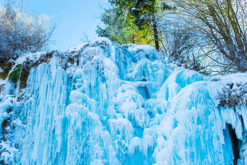 Seoul: Vivaldi Park Winter Ski with Eobi Ice Valley Day Tour - Should you book the Eobi and Vivaldi Park combination?