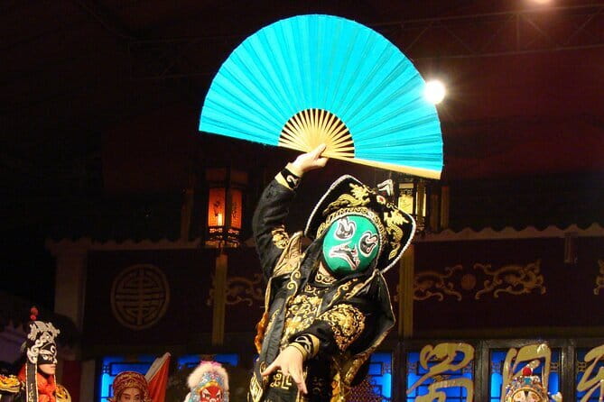 Sichuan Opera with face-changing at Sichuan opera theater - Is the evening suitable for children and older visitors?