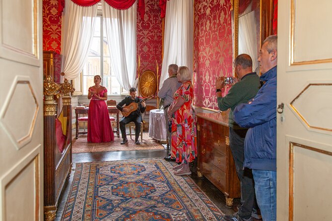 Siena: Intimate Opera Concert & Tour in Piazza del Campo - The Great Ballroom Concert