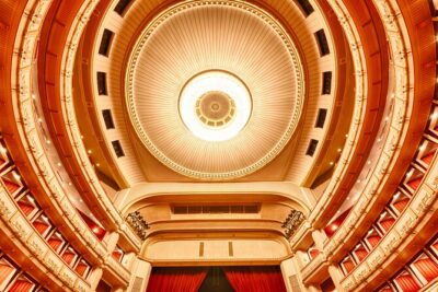 STATE OPERA – PRIVATE guided tour (tickets included)