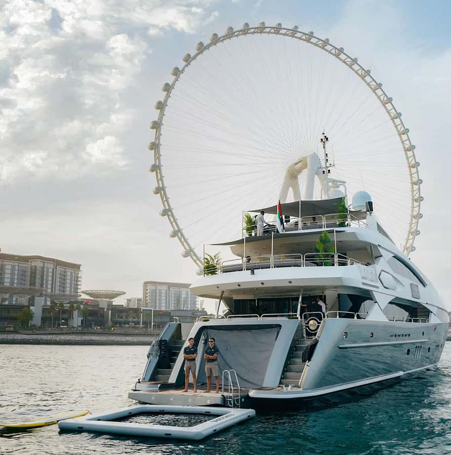 Sunseeker Superyacht: VIP Dinner, Premium Drinks& Live Music - Key points to know before booking