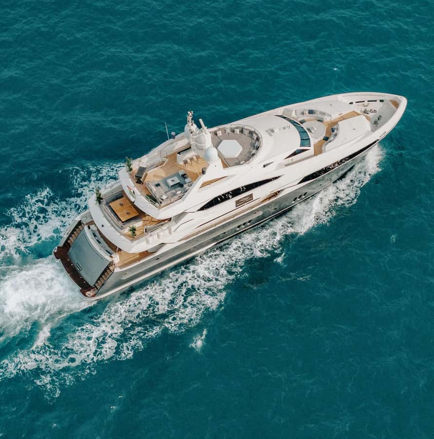 Sunseeker Superyacht: VIP Dinner, Premium Drinks& Live Music - Premium drinks, bubbly, and the night-party catch