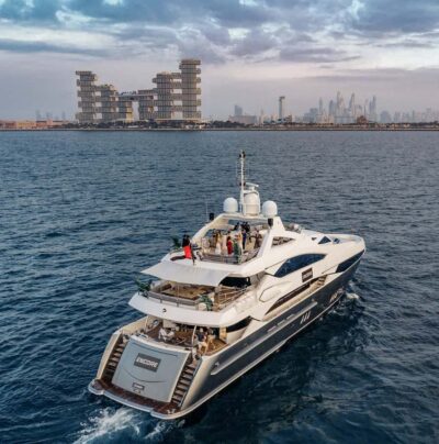 Sunseeker Superyacht: VIP Dinner, Premium Drinks& Live Music