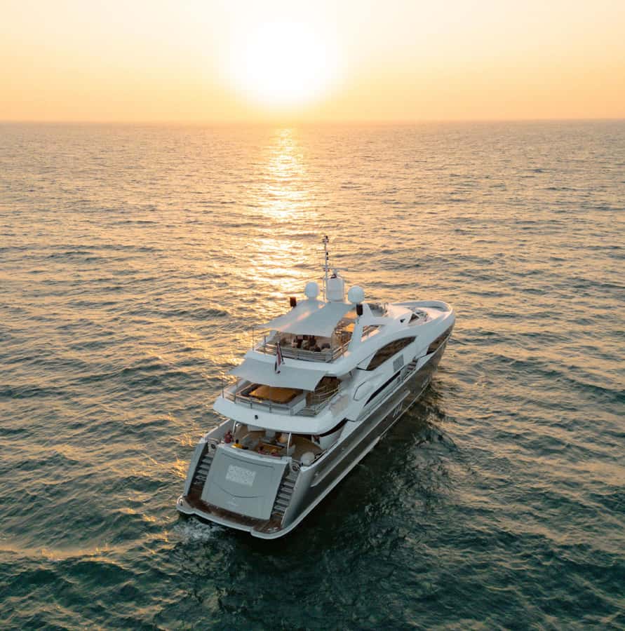 Sunseeker Superyacht: VIP Dinner, Premium Drinks& Live Music - The music and the party mood