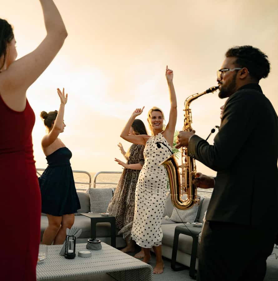 Sunseeker Superyacht: VIP Dinner, Premium Drinks& Live Music - Is $273 a fair price?