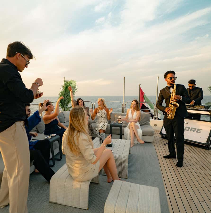 Sunseeker Superyacht: VIP Dinner, Premium Drinks& Live Music - Who should book this experience?