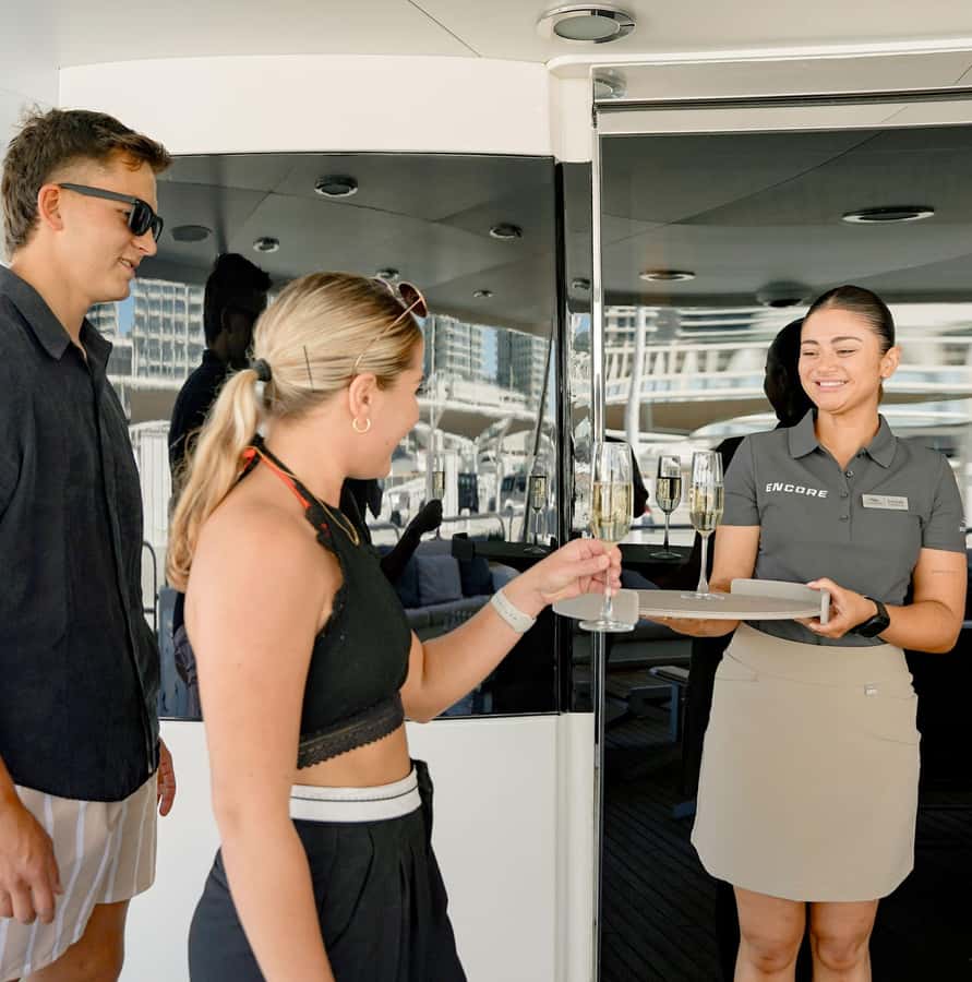 Sunseeker Superyacht: VIP Dinner, Premium Drinks& Live Music - Should you book the Sunseeker dinner?