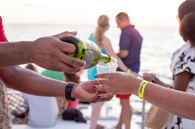 Sunset Cruise in Los Cabos with Jazz and Wine - Jazz, atmosphere, and the live-music question
