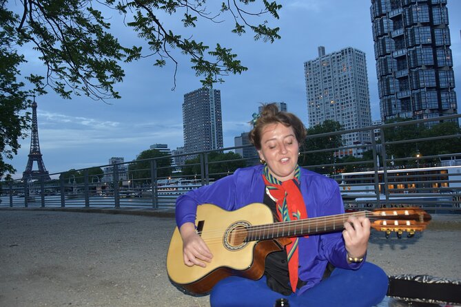 Sunset Picnic with View of Eiffel Tower and Live Music - Katie’s live chanson sets