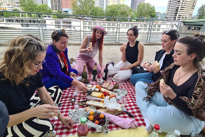Sunset Picnic with View of Eiffel Tower and Live Music - Timing, meeting point, and evening rhythm