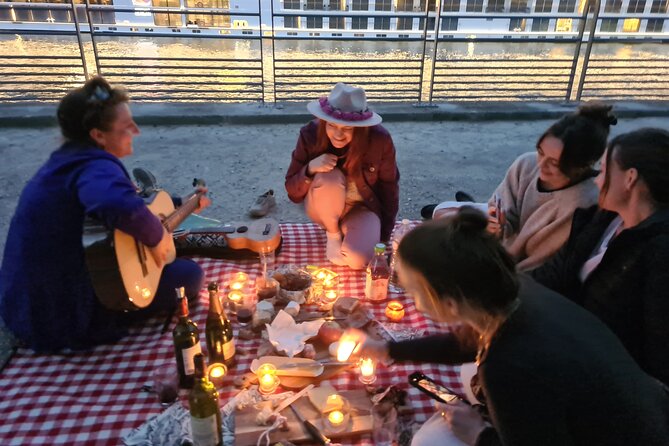 Sunset Picnic with View of Eiffel Tower and Live Music - Who will enjoy this most?