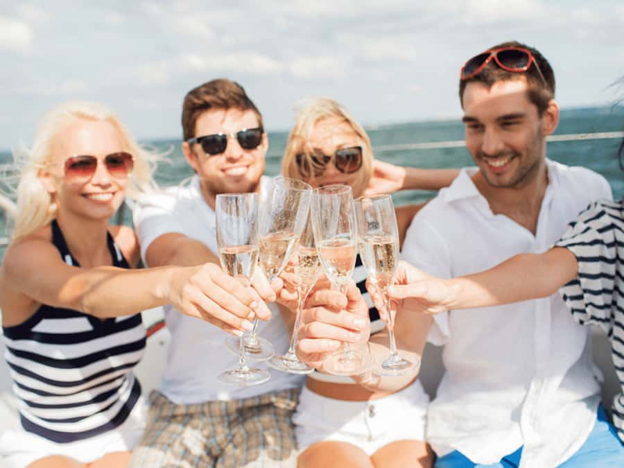 Sydney Harbour: 3-Hour Lunch Cruise with Live Music - Who should book this lunch cruise?