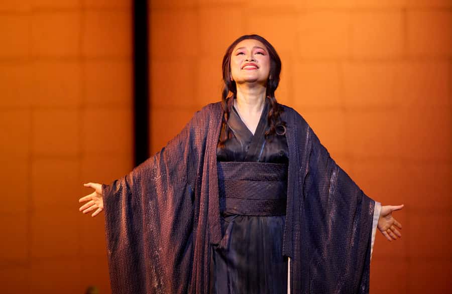 Sydney: Madama Butterfly the Sydney Opera House - A clear first opera, with one serious warning