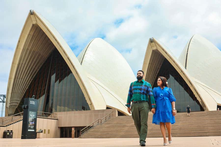 Sydney: Private Photoshoot outside the Opera House - Receiving the edited photos within 48 hours