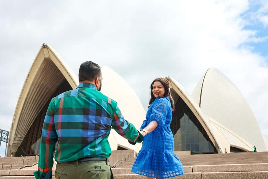 Sydney: Private Photoshoot outside the Opera House - Meeting the photographer near Sydney’s most famous building