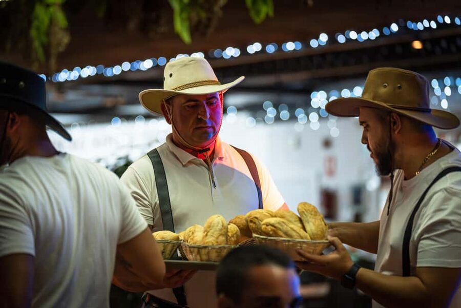 Tenerife : Musical show "the wild south" with dinner and transfer - How the atmosphere may feel