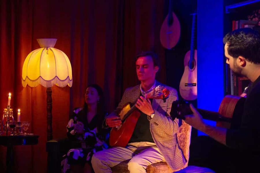 The Best of Traditional Fado at Fado do 31 - The live performance and the singer’s response