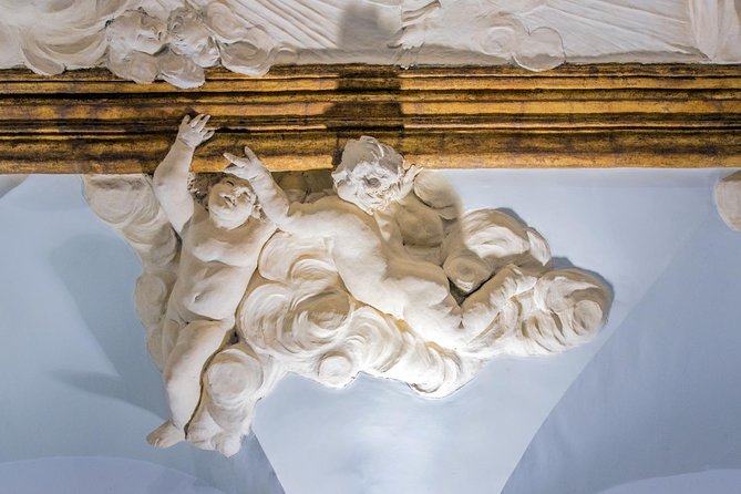 The Great Opera Arias Concert at Palazzo Poli - Trevi Fountain - A close look at the music