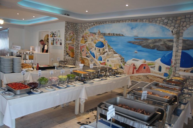 Traditional Greek Night live Music & Dinner Show in Santorini - Kamari location and getting there