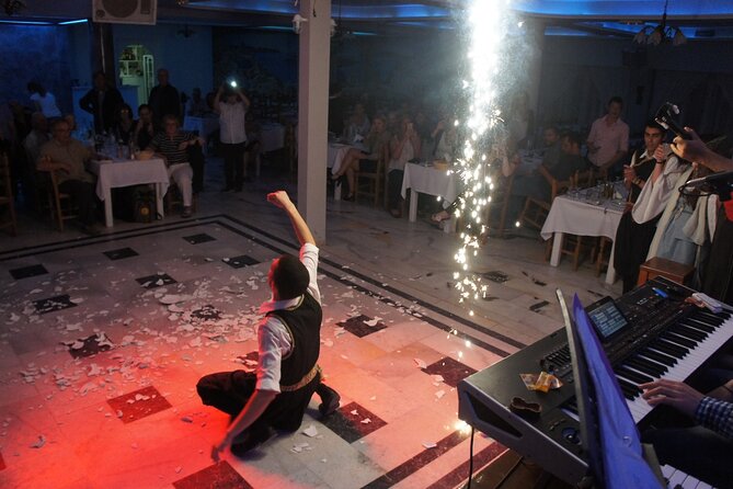 Traditional Greek Night live Music & Dinner Show in Santorini - What happens from 7:30 pm to 10:55 pm