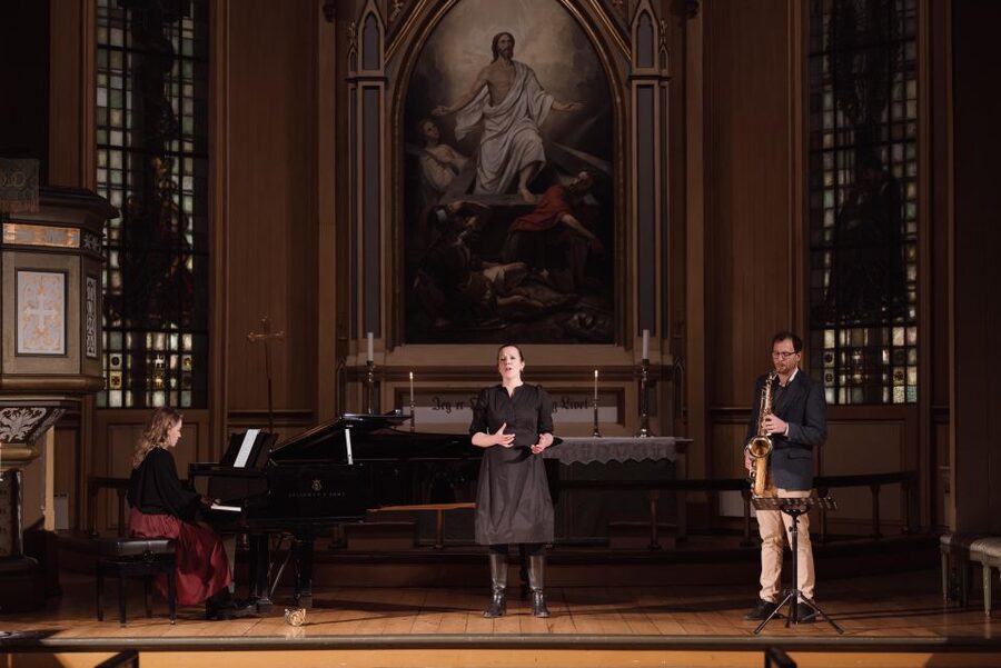 Tromsø: Midnight Concert Ticket at the Tromsø Cathedral - Finding the yellow wooden cathedral