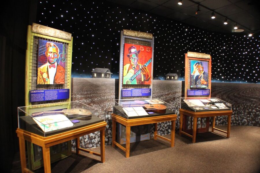 Tunica: Gateway to the Blues Museum Tour - More than 20 guitars with famous connections
