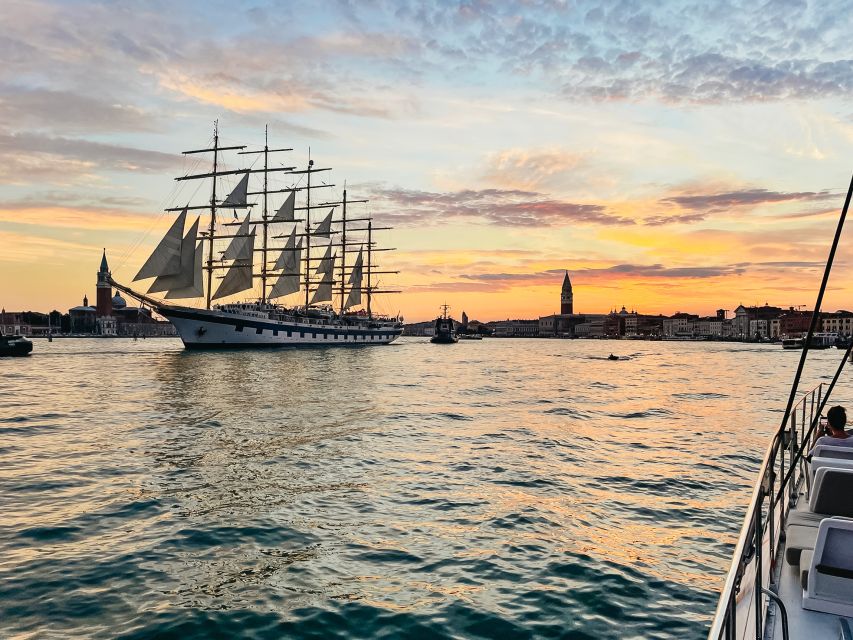 Venice: Catamaran Sunset Jazz Cruise with Aperitivo - Along the Giudecca Canal toward Lido