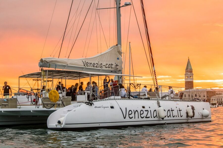 Venice: Catamaran Sunset Jazz Cruise with Aperitivo - Finding the red sails near Riva dei Sette Martiri