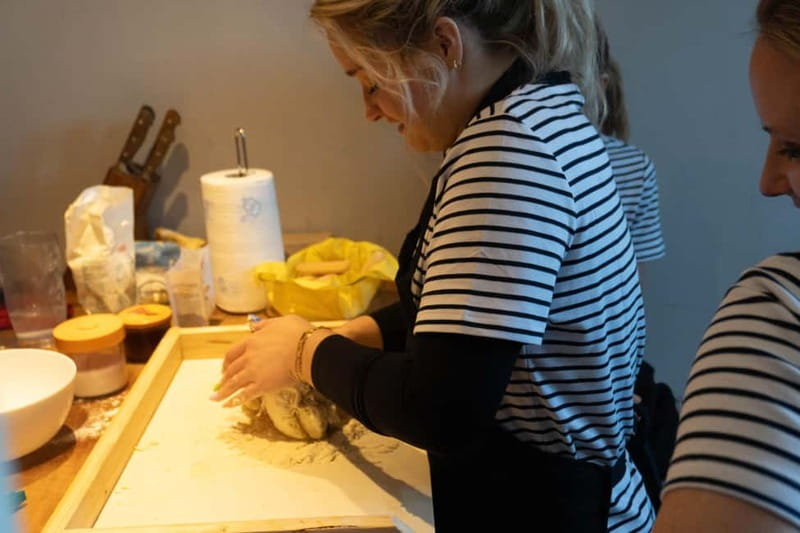 Venice: Cooking Class + Guitar Concert at Chef's Francesco - Learning from Francesco’s teaching style
