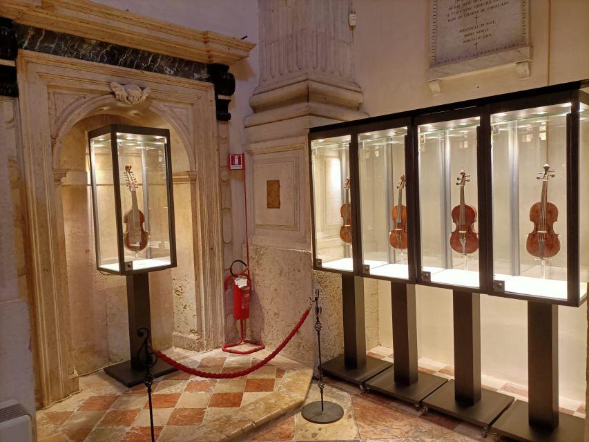 Venice: Interpreti Veneziani Concert at Church of San Vidal - How early should you arrive?
