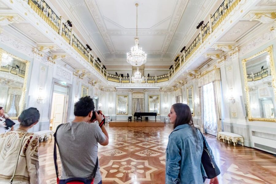 Venice: La Fenice Opera House Entry Ticket with Audio Guide - Timing your visit for quieter rooms