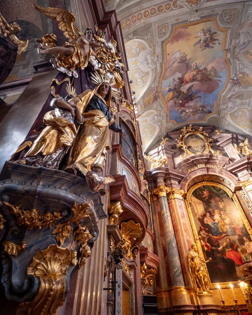 Vienna: Classical Concert in St. Anne's Church (Annakirche) - Choosing between pews and side chairs