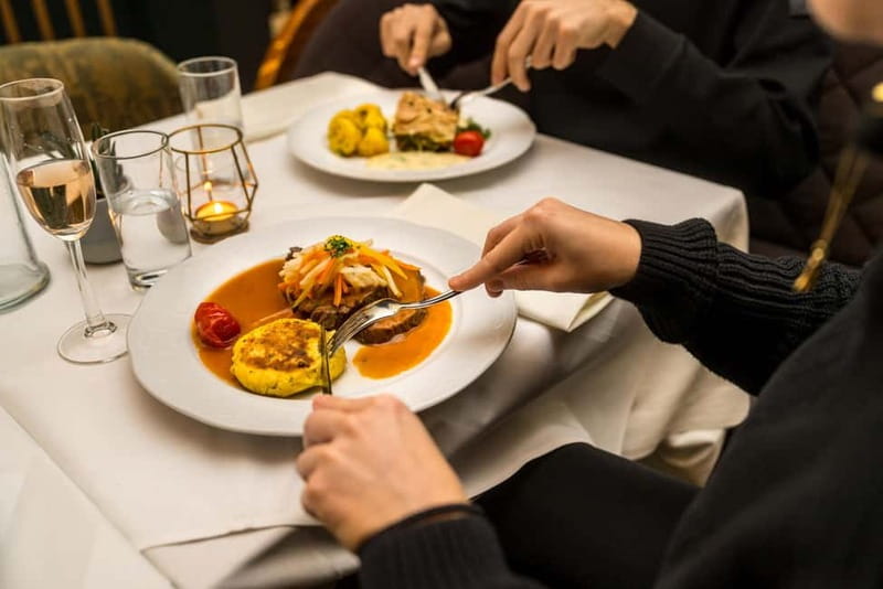 Vienna: Dinner & Concert at Schönbrunn Palace - The walk and ticket collection need attention