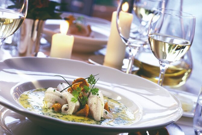 Vienna Mozart VIP Package: Concert, Dinner and Carriage Ride - Intermission with sparkling wine and the performers