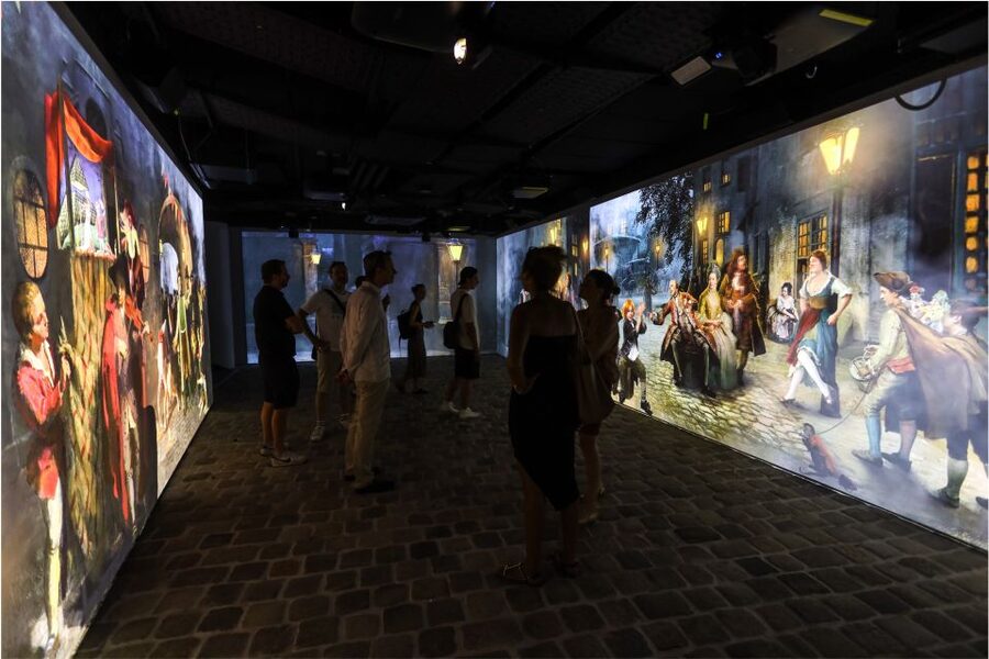 Vienna: Mythos Mozart Experience - Playing instruments in Little Night Music