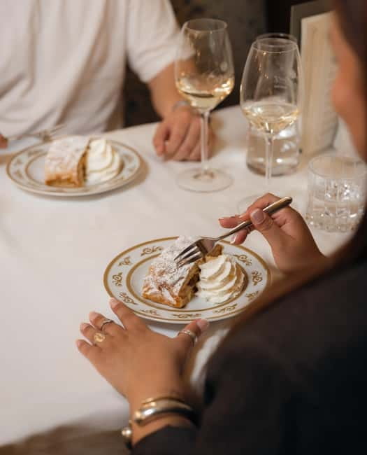 Vienna: Schönbrunn Palace Evening Tour, Dinner and Concert - Choosing between Categories A and VIP
