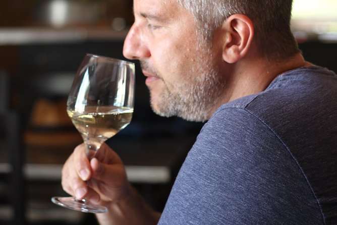 Vilamoura, Albufeira & Porches: Wine Tasting, Tapas & Music Tour - Four wines, four or five tapas