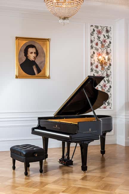 Warsaw: Guided Walking Tour with a Private Chopin Concert - Key points at a glance