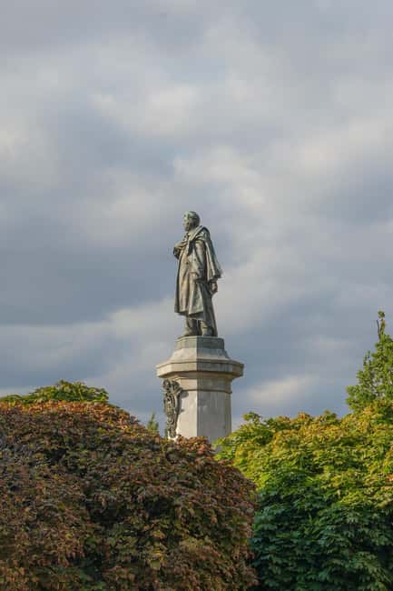 Warsaw: Guided Walking Tour with a Private Chopin Concert - Who should book this Warsaw experience?