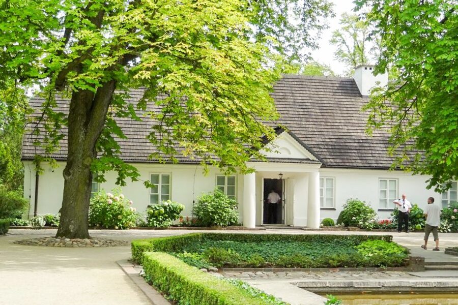 Zelazowa Wola: Frederic Chopin Half-Day Private Tour - What the private format changes